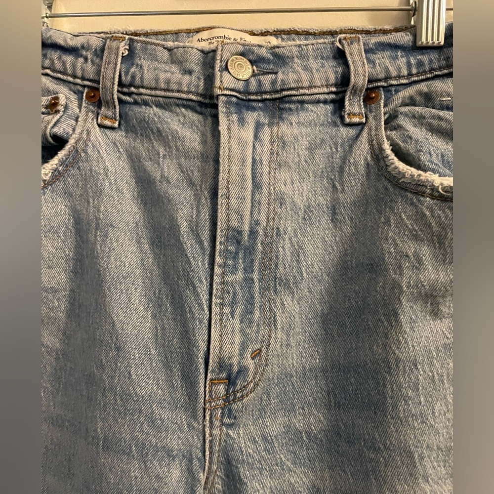 Abercrombie and Fitch The 90’s Ultra High Rise Distressed Straight Jean Size 30 - Picture 8 of 16